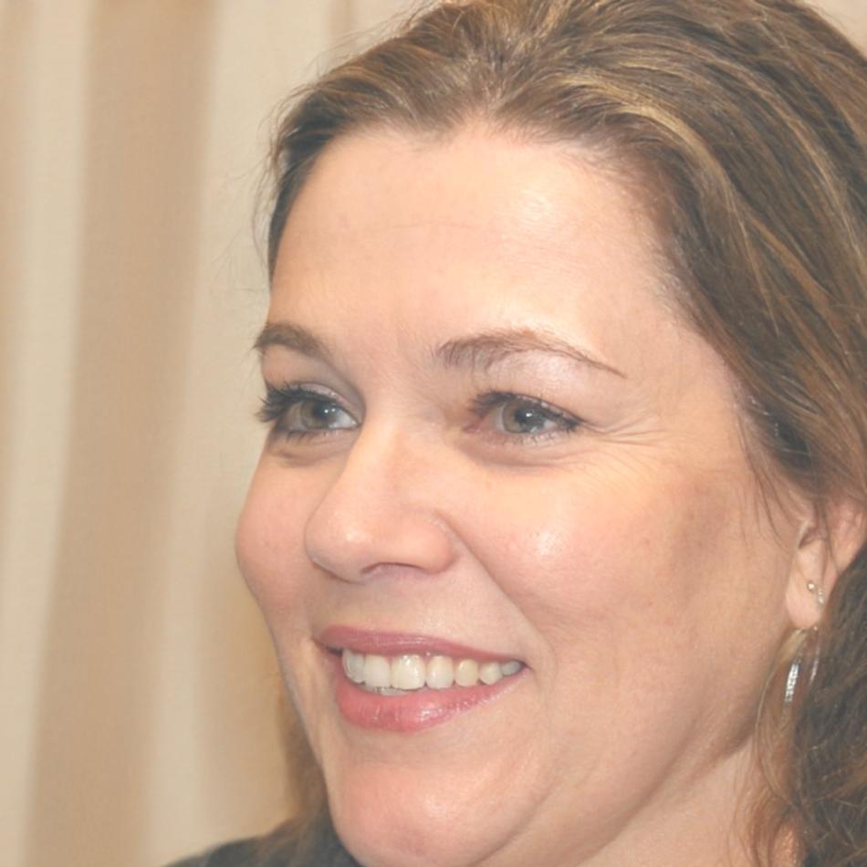 Retrato profesional de facilitadora del programa